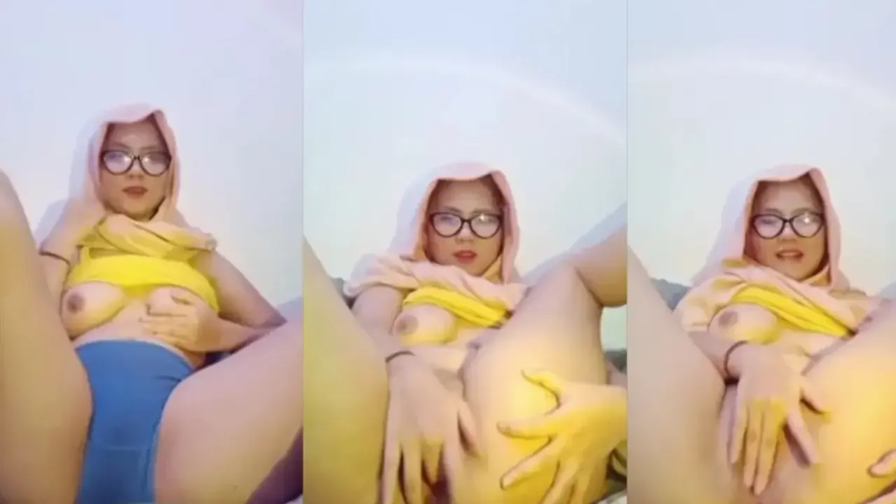 Bokep jilbab kaca mata cantik omek muncrat